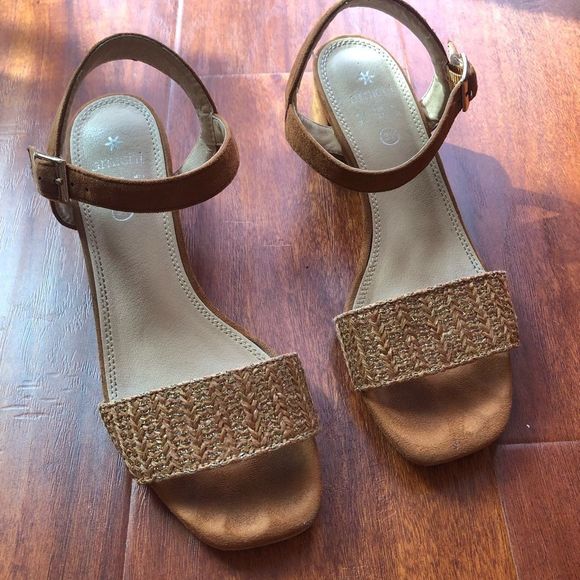 European brand Amichi camel suede block heel. Size euro 37. I’m a US size 7.5. - Picture 2 of 6